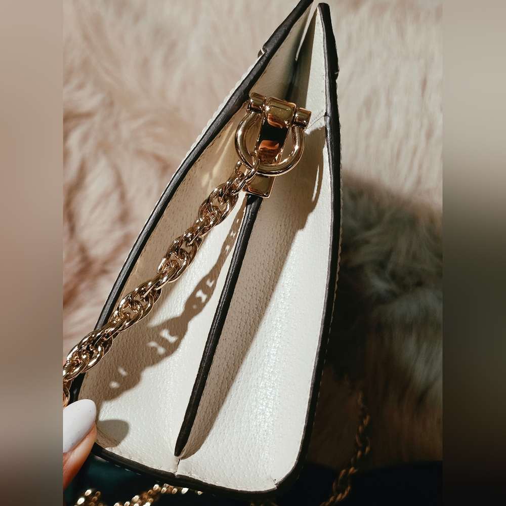 Gucci Flora Ophidia GG Supreme Medium Chain Bag - Picture 5 of 11